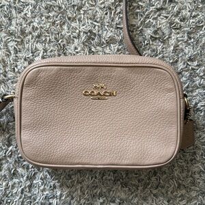 ✨ COACH Mini Jamie Camera Bag in Taupe